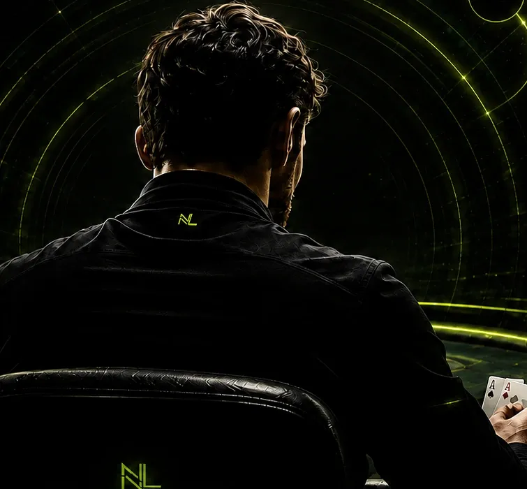 Jogador profissional de poker de costas, iluminado pela tela